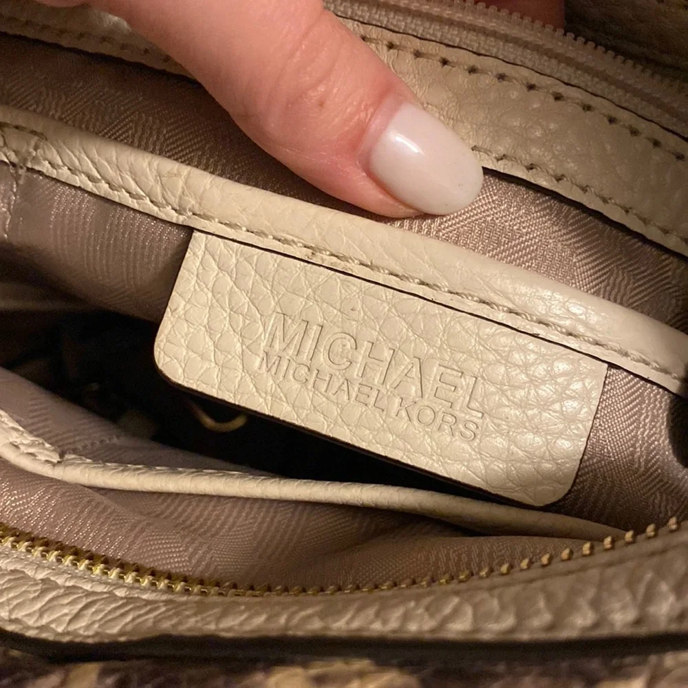 MK Purse - Picture 6 of 6